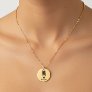 horse-portrait-personalize-necklace-round-disc-gold-on-model-2