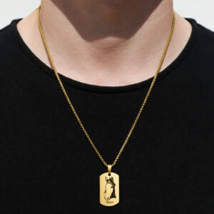 horse-portrait-personalize-necklace-tag-gold-on-model